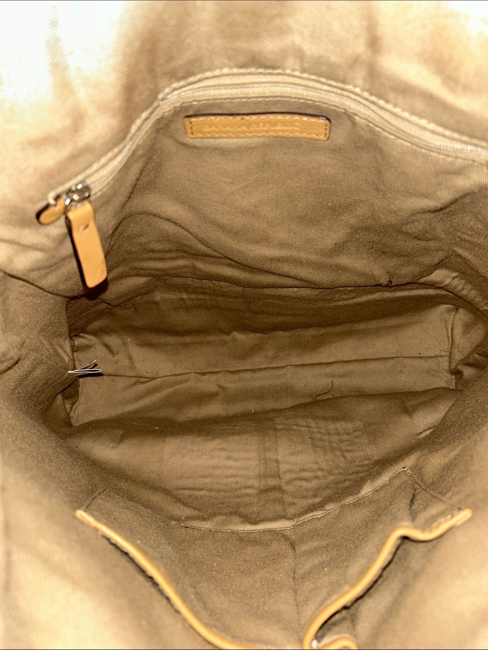 Banana Republic Beige Leather Tote with Turn-Lock Pocket - Picture 15 of 16